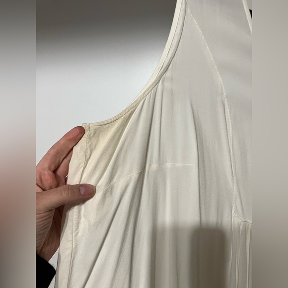 White blouse - Picture 2 of 3